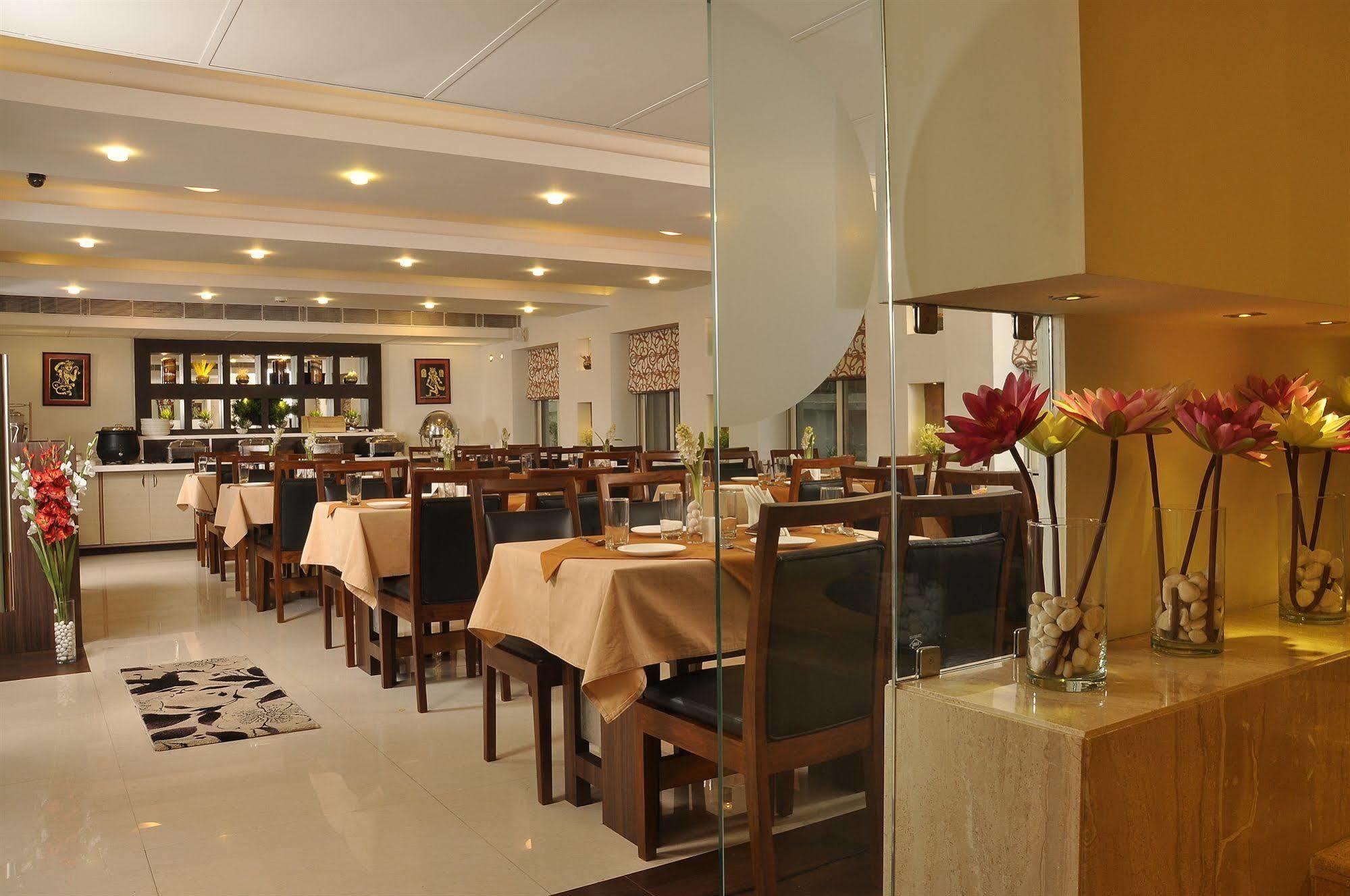 Hotel Niharika Kolkata Ngoại thất bức ảnh