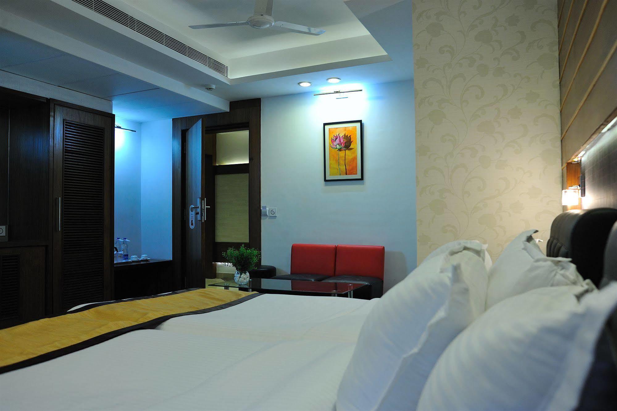 Hotel Niharika Kolkata Ngoại thất bức ảnh
