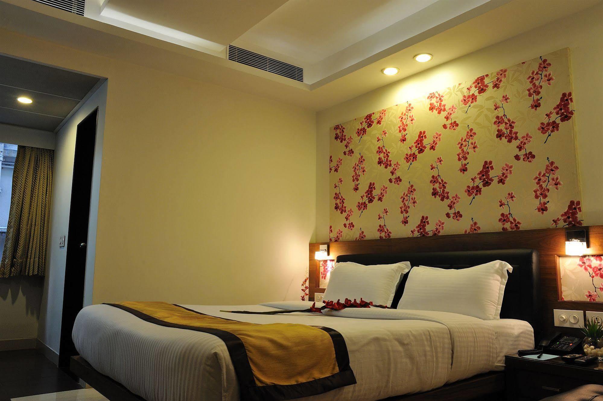 Hotel Niharika Kolkata Ngoại thất bức ảnh