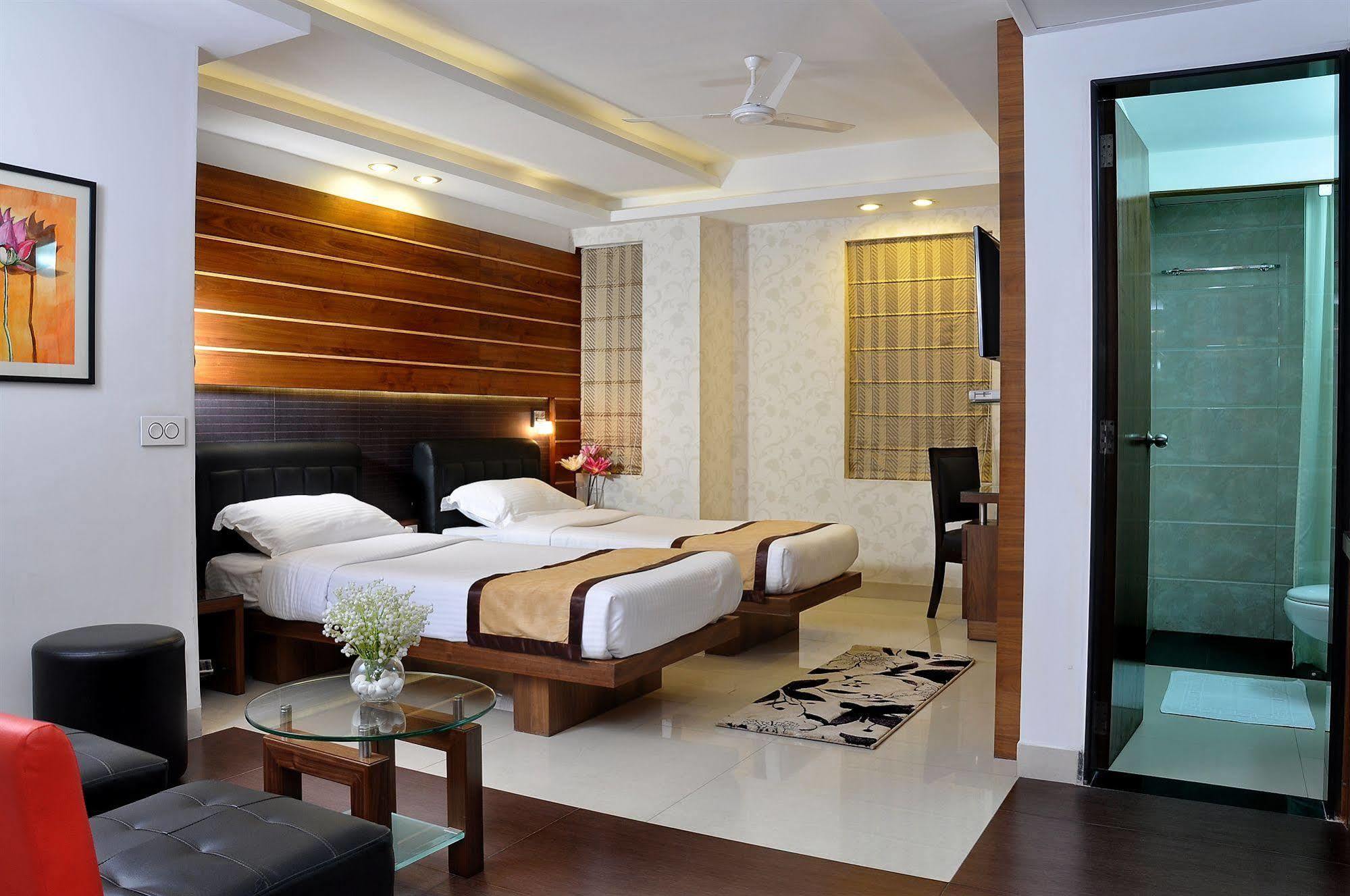 Hotel Niharika Kolkata Ngoại thất bức ảnh