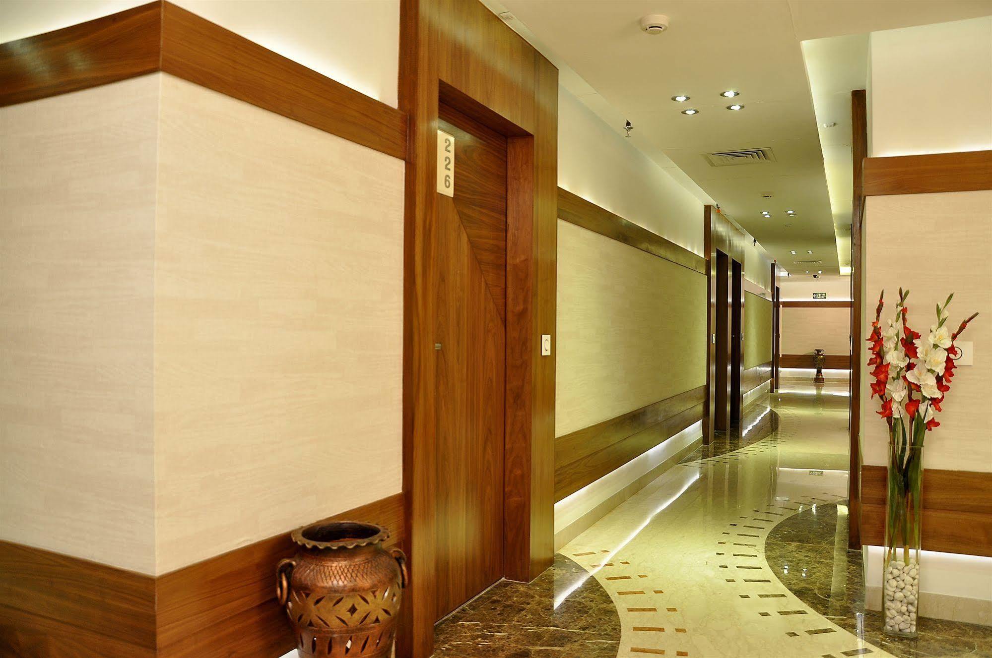 Hotel Niharika Kolkata Ngoại thất bức ảnh