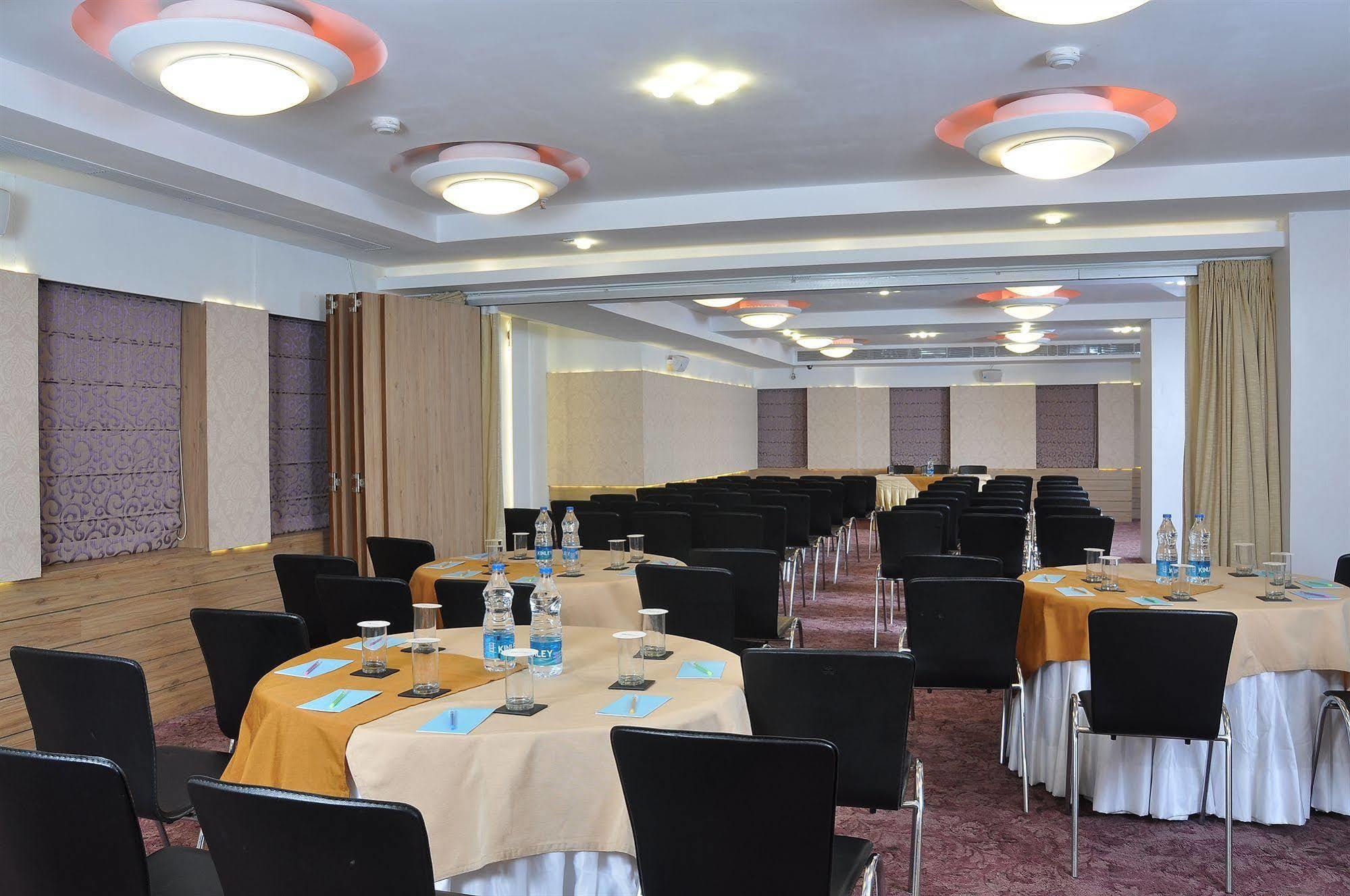 Hotel Niharika Kolkata Ngoại thất bức ảnh