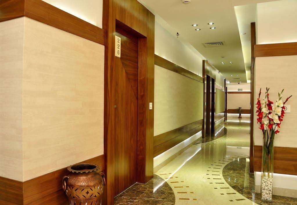 Hotel Niharika Kolkata Ngoại thất bức ảnh